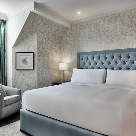 Chateau Vaudreuil Exterior foto A bedroom at the London West Hollywood
