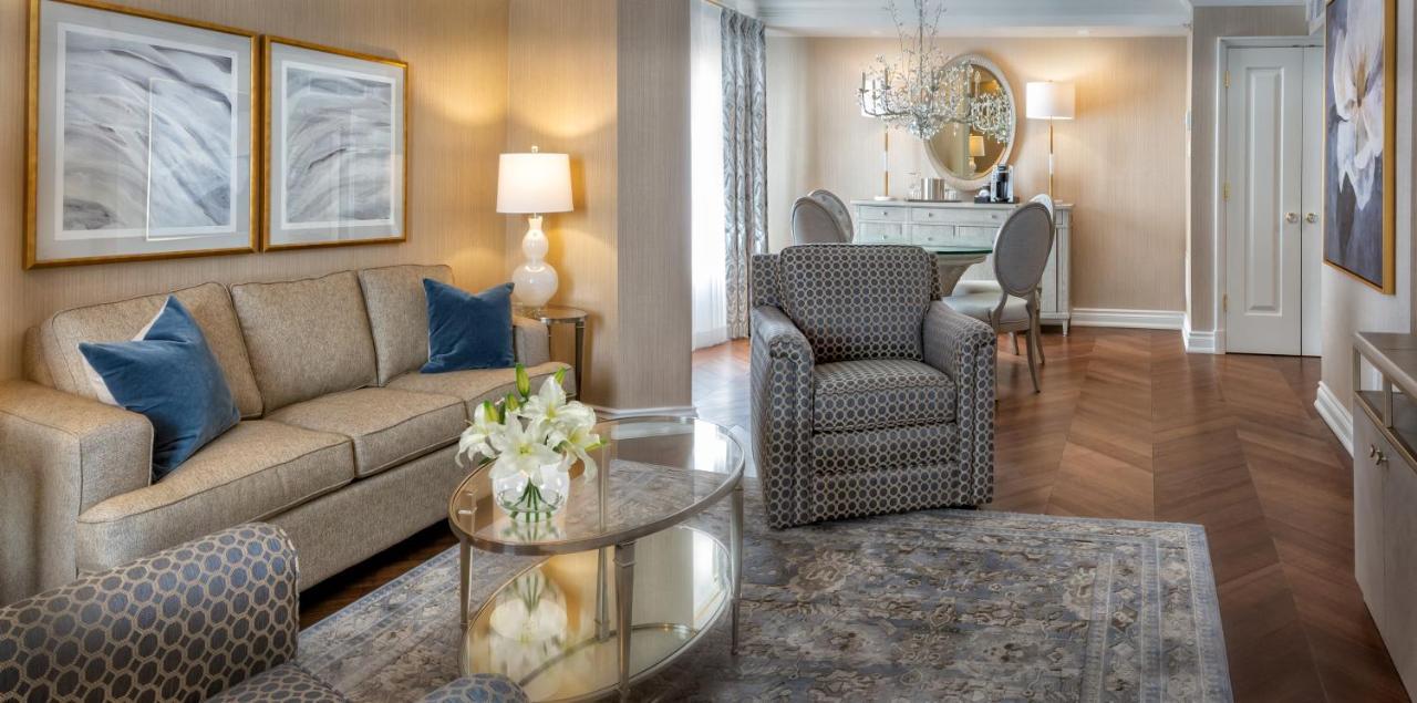 Chateau Vaudreuil Exterior foto A living room at The Carlyle