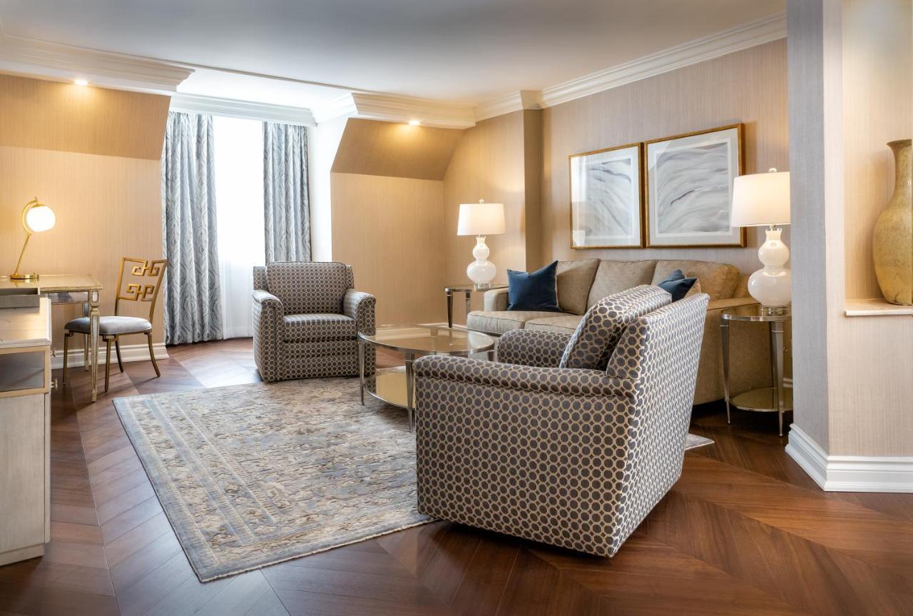 Chateau Vaudreuil Exterior foto A living room at the Ritz-Carlton, Boston