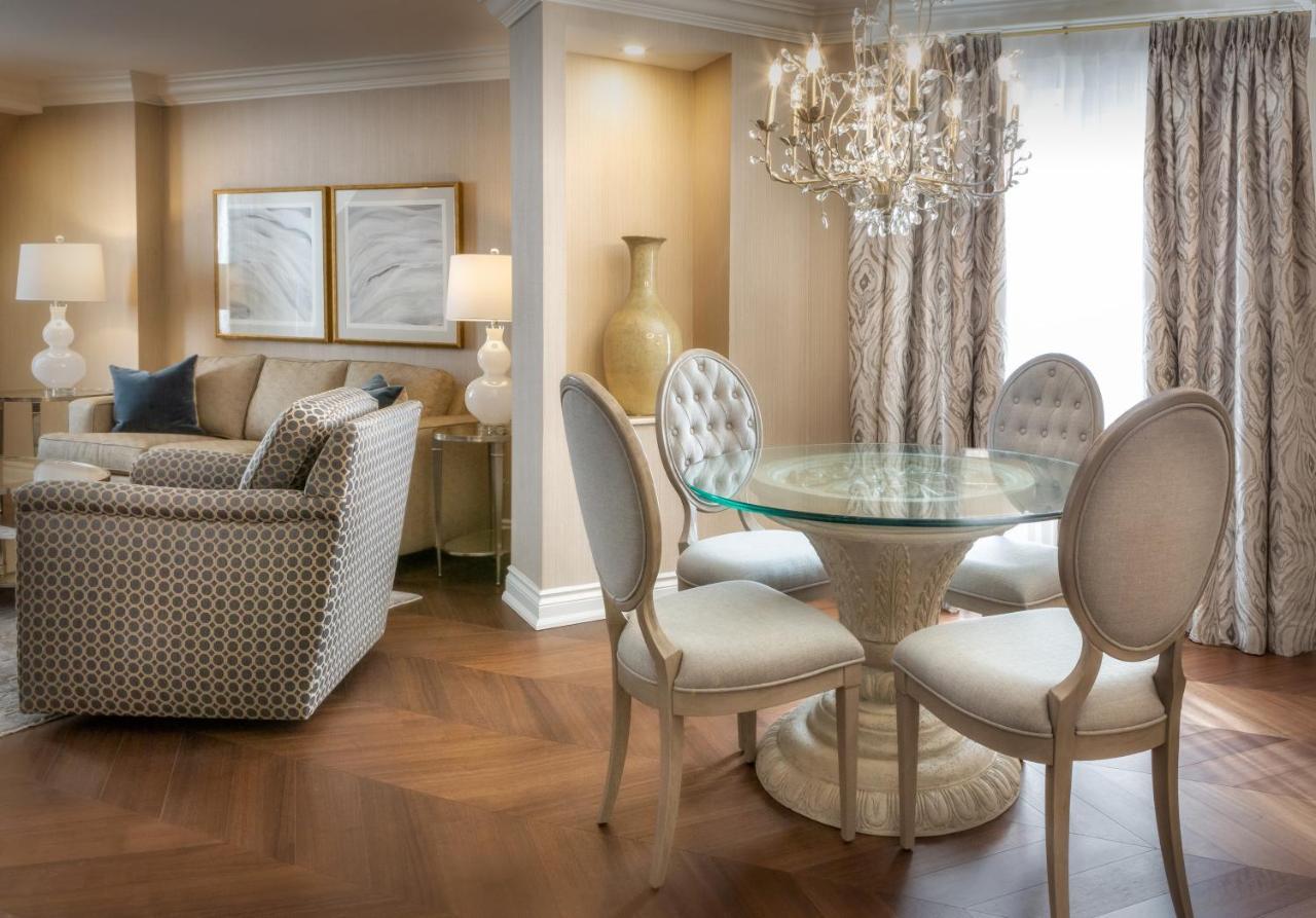 Chateau Vaudreuil Exterior foto A living room at The Ritz-Carlton, Chicago