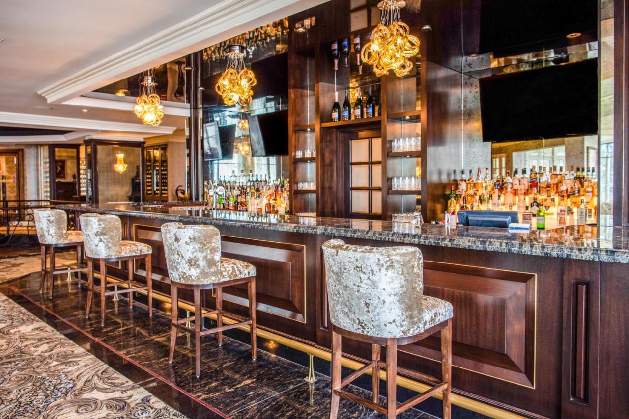 Chateau Vaudreuil Exterior foto The bar at the 1905 Restaurant