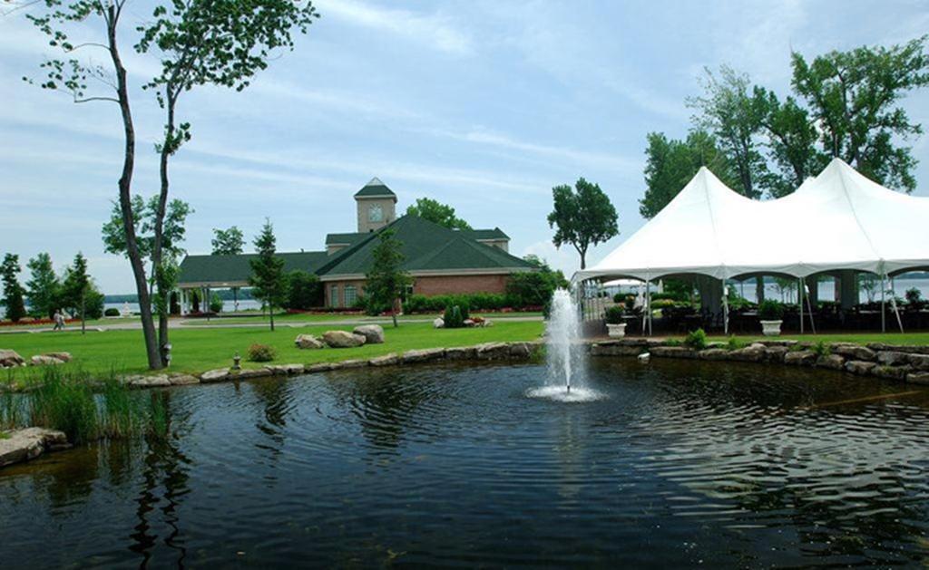 Chateau Vaudreuil Exterior foto The Lake and Valley