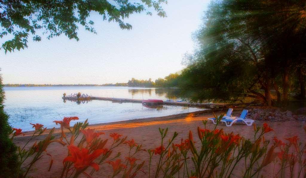 Chateau Vaudreuil Exterior foto Sunset at Lake Nokomis