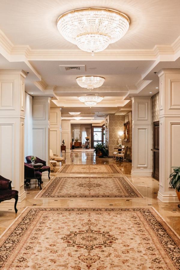 Chateau Vaudreuil Exterior foto The lobby of the hotel