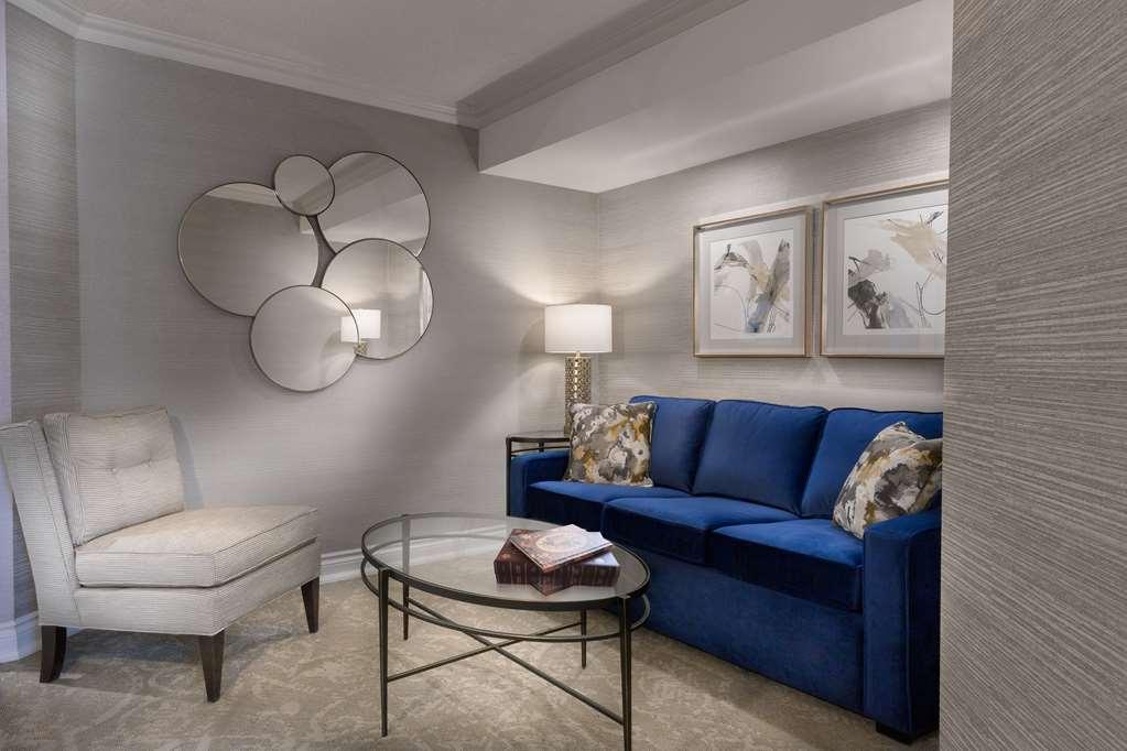 Chateau Vaudreuil Zimmer foto A living room at The Carlyle