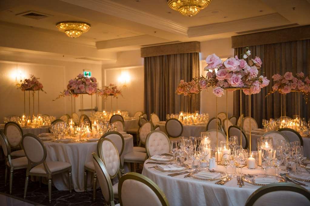 Chateau Vaudreuil Einrichtungen foto The ballroom at the hotel