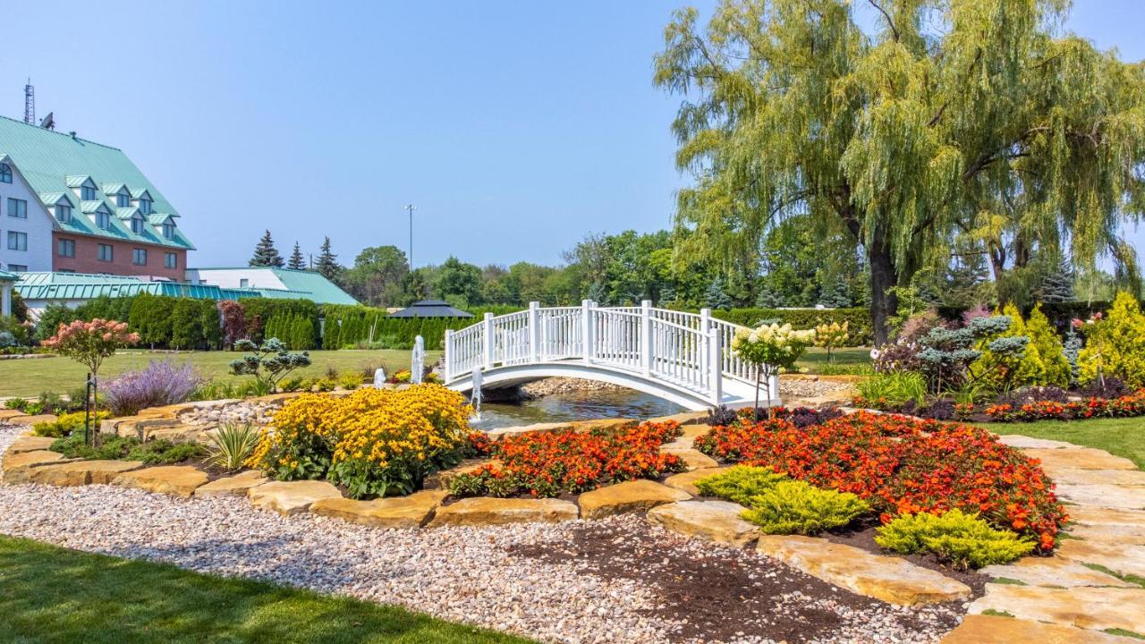 Chateau Vaudreuil Exterior foto The gardens at the National Museum of the Marine Corps