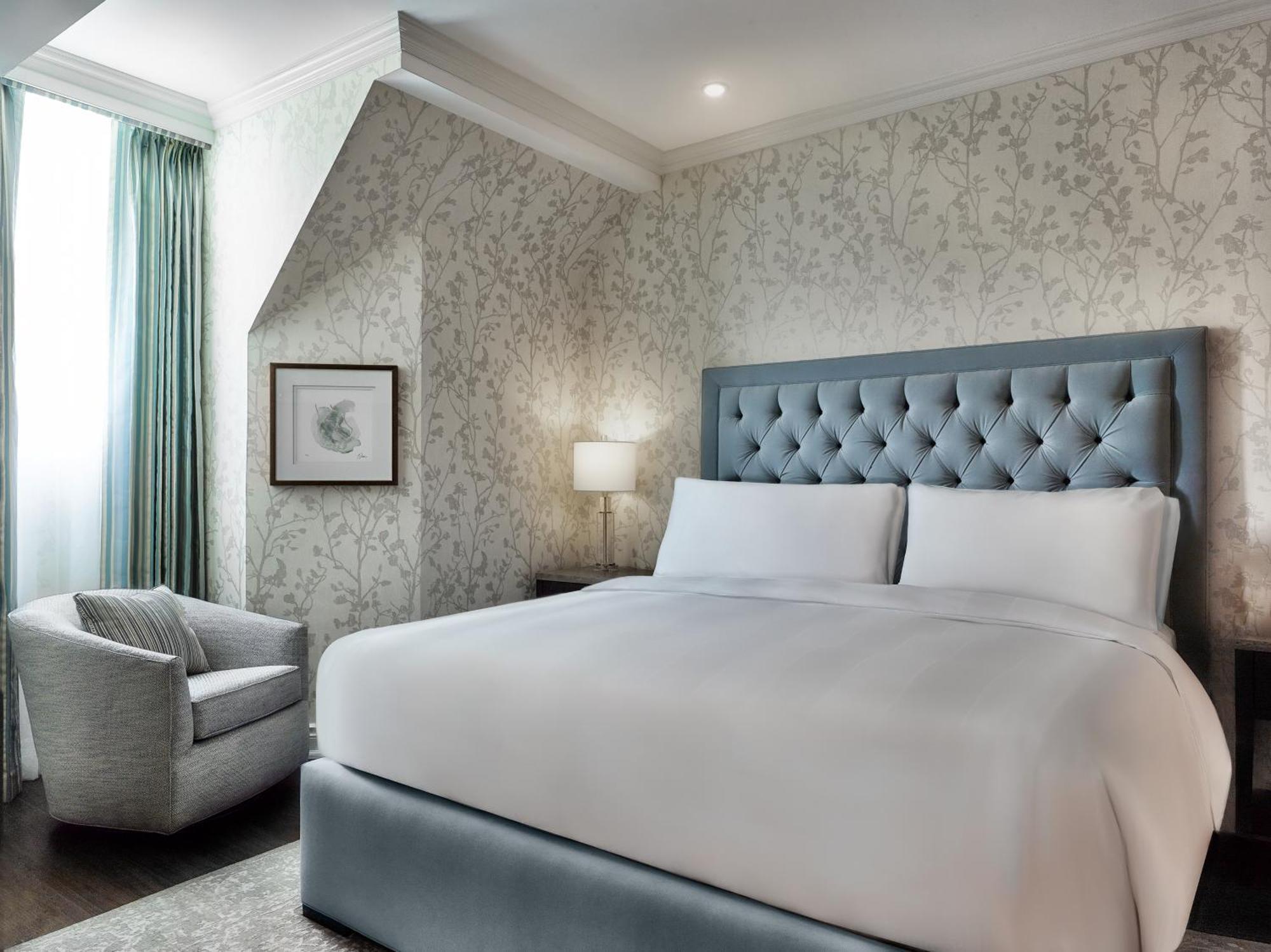 Chateau Vaudreuil Exterior foto A bedroom at the London West Hollywood