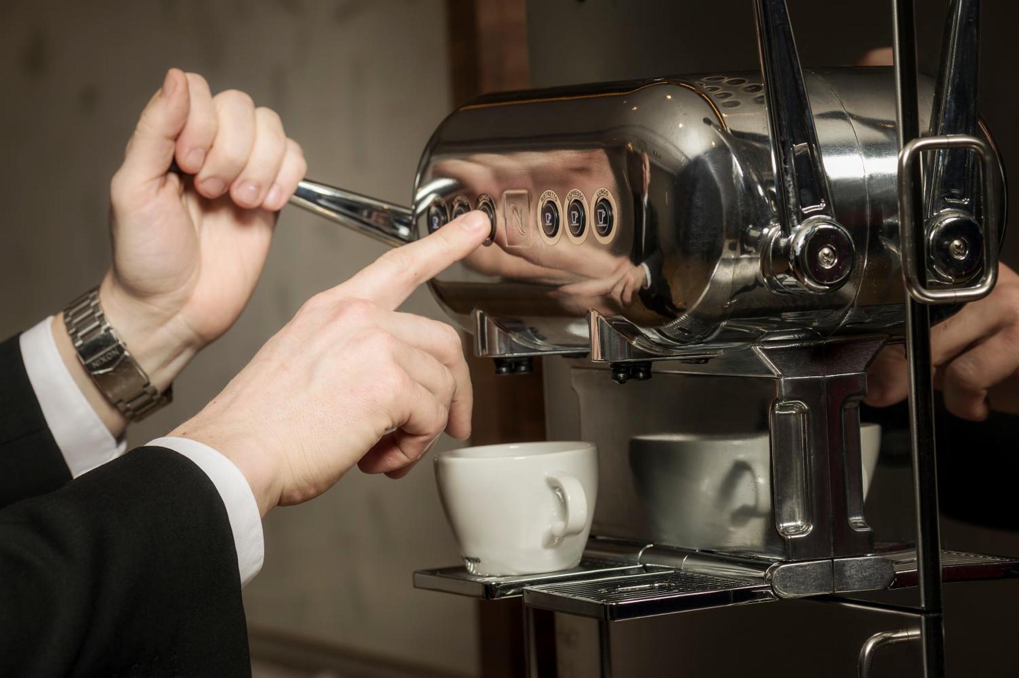 Chateau Vaudreuil Exterior foto Espresso machine